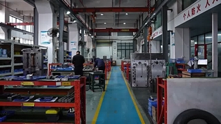 Moulages par injection personnalisés pour pièces automobiles